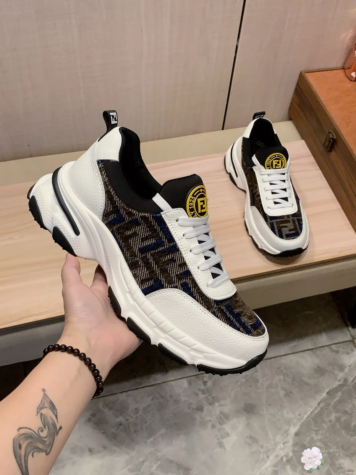 Men's men's shoes💰460💰💰🎩🎩[Lightning][Lightning] "FENDI*" The latest and most popular casual shoes, top brand [Seduce] luxury~purchase, top~quality. [Strong] The upper is made of imported breathable cowhide with material ➕ breathable sheepskin feet (•) and fine workmanship. The original stylish and stylish soft rubber wear-resistant and non-slip outsole is light and comfortable on the feet. The real thing looks better when photographed in person. 111: code: 38-44, 3️⃣ colors selected